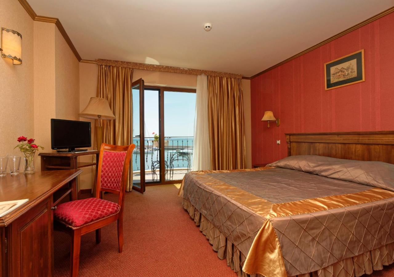Hotel Mistral Balchik Exterior photo